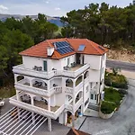 Stipanovi Dvori 4*