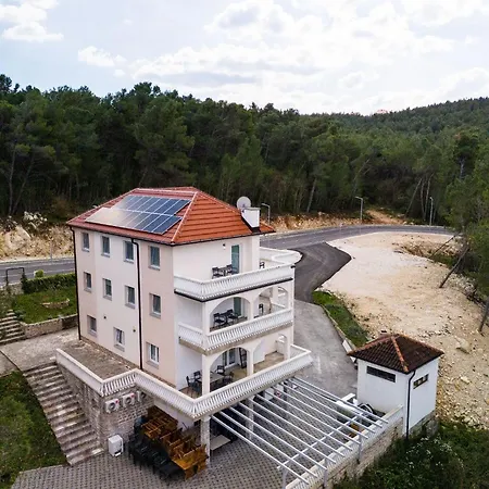 Stipanovi Dvori Guest house *