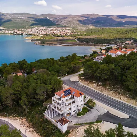 Stipanovi Dvori Pensjonat 4*